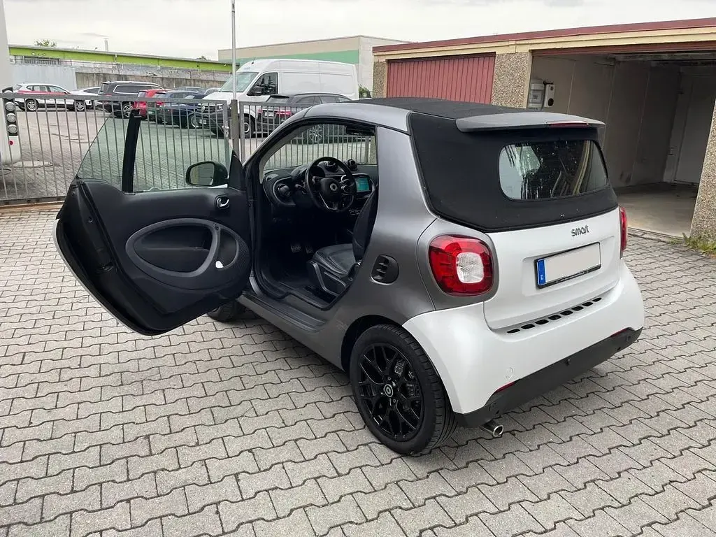 Gebraucht Smart ForTwo Cabrio 90 PS (66 kW) 2018 Weiß Cabrio