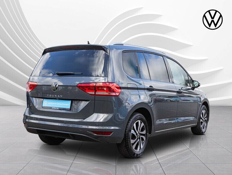 Gebraucht VW Touran Active 150 PS (110 kW) 2022 Grau (delfingrau metallic) Van / Kleinbus