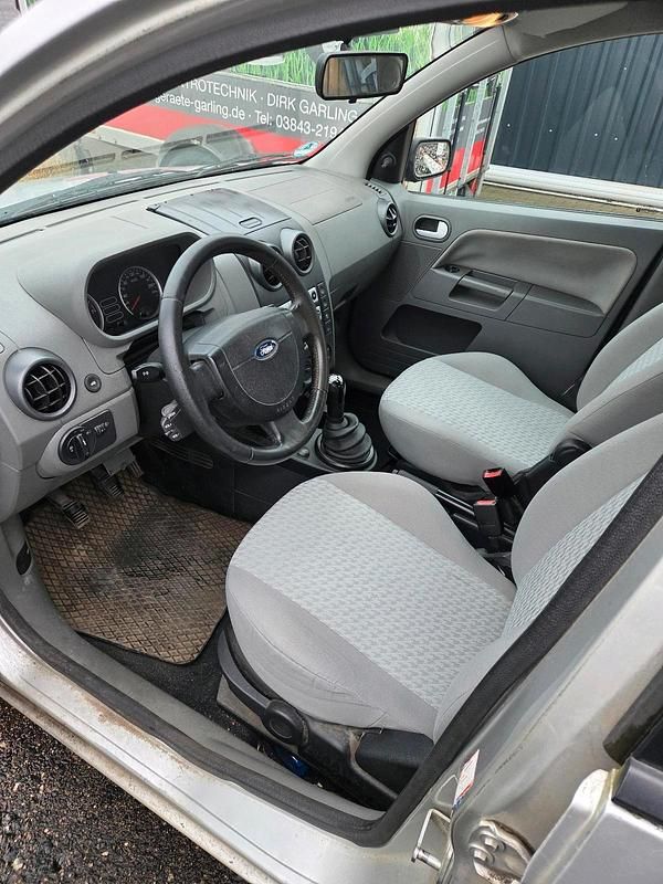 Gebraucht Ford Fusion 70 PS (51 kW) 2003 Silber Kleinwagen