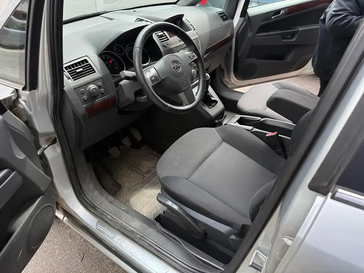 Gebraucht Opel Zafira 140 PS (102 kW) 2005 Silber Van / Kleinbus