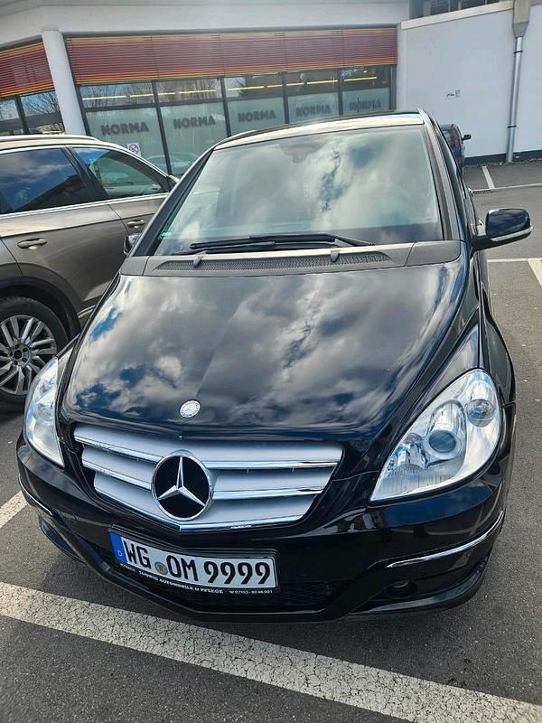 Gebraucht Mercedes B200 136 PS (100 kW) 2011 Schwarz Van / Kleinbus