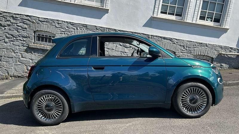 Grün Gebraucht 2022 Fiat 500e Icon Limousine | 11.999 € (Fairer Preis) - Bild 1/4