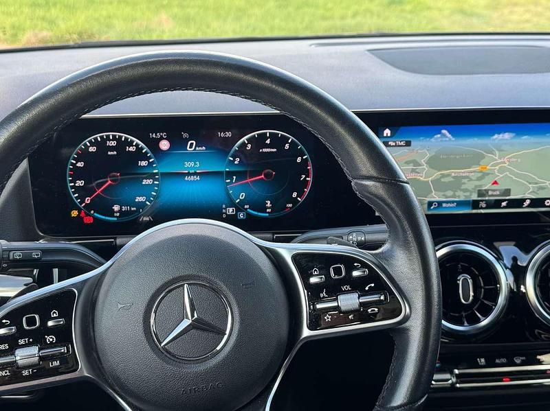 Gebraucht Mercedes GLA200 163 PS (119 kW) 2020 Blau SUV