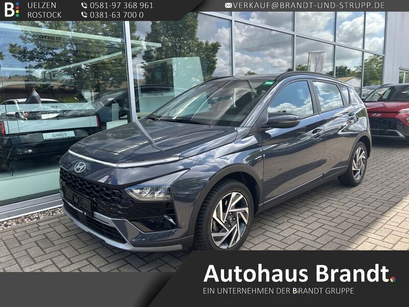 Grau Gebraucht 2024 Hyundai Bayon Trend SUV | 22.990 € (Guter Preis) - Bild 1/4