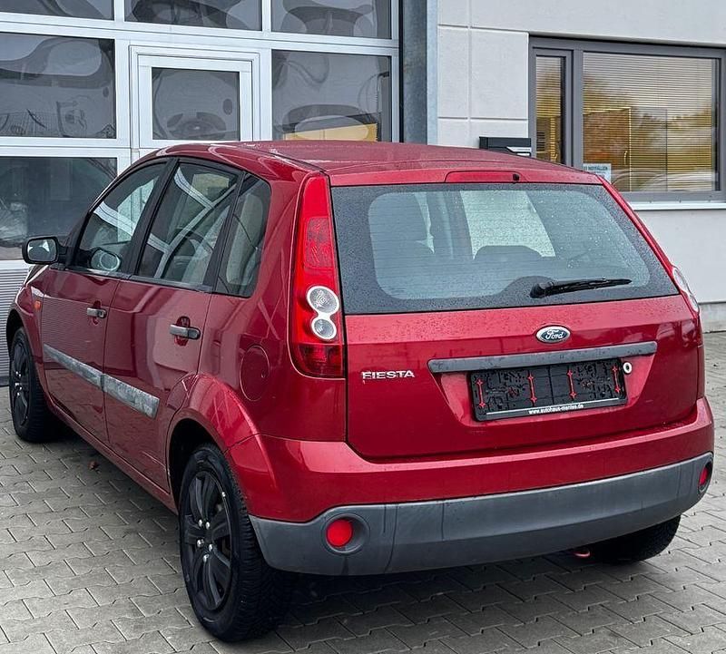 Gebraucht Ford Fiesta Ambiente 80 PS (58 kW) 2006 Rot Limousine