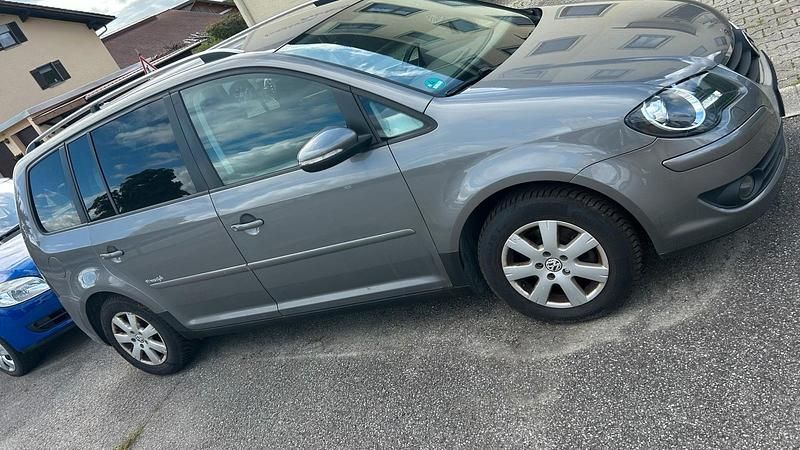 Gebraucht VW Touran 140 PS (102 kW) 2009 Silber Van / Kleinbus