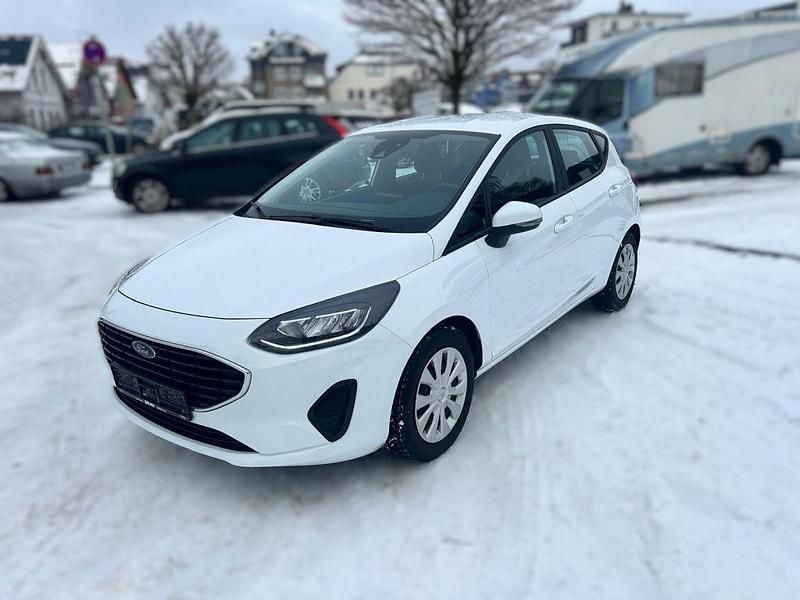 Weiß Gebraucht 2023 Ford Fiesta Cool & Connect Limousine | 12.990 € (Fairer Preis) - Bild 1/4