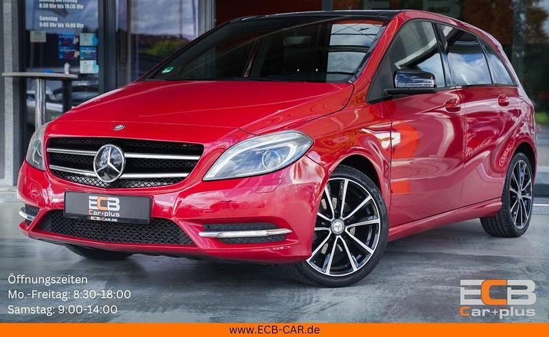 Rot Gebraucht 2014 Mercedes B200 Van / Kleinbus | 9.890 € (Guter Preis) - Bild 1/4