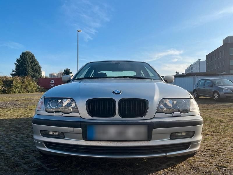 Używany BMW 320 170 KM (125 kW) 2001 Srebrny Sedan/Limuzyna