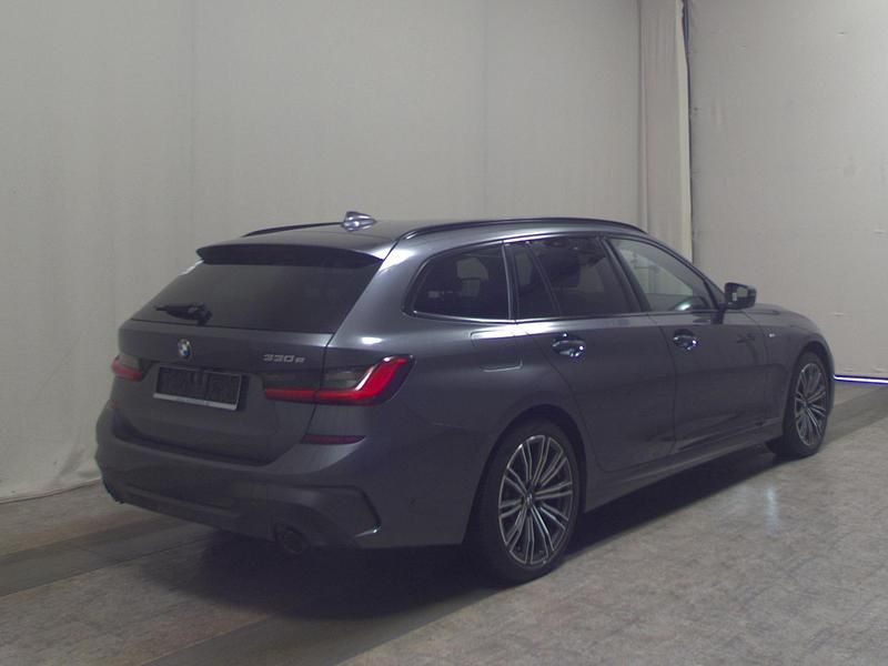 Gebraucht BMW 330e M Sport 252 PS (185 kW) 2020 Grau Kombi