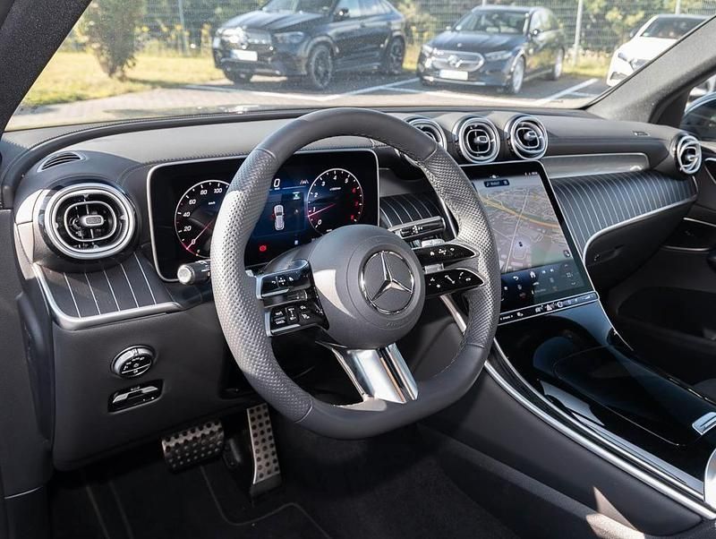 Gebraucht Mercedes GLC200 AMG 204 PS (150 kW) 2024 Lack graphitgrau SUV