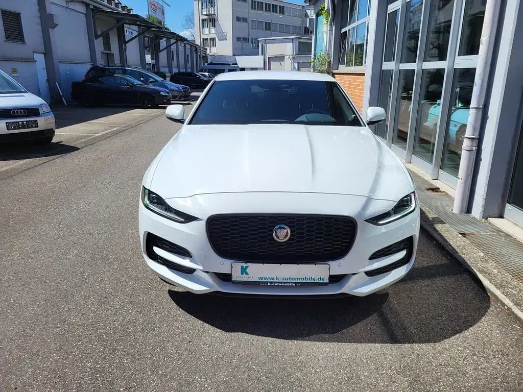 Gebraucht Jaguar XE SE 204 PS (150 kW) 2023 Weiß Limousine