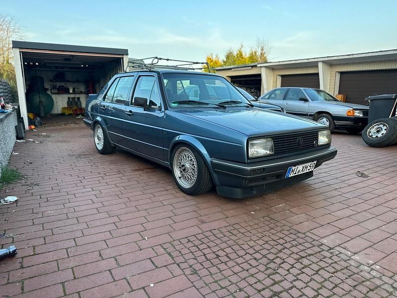 Second-hand VW Jetta 90 CP (66 kW) 1987 Albastru Berlinǎ