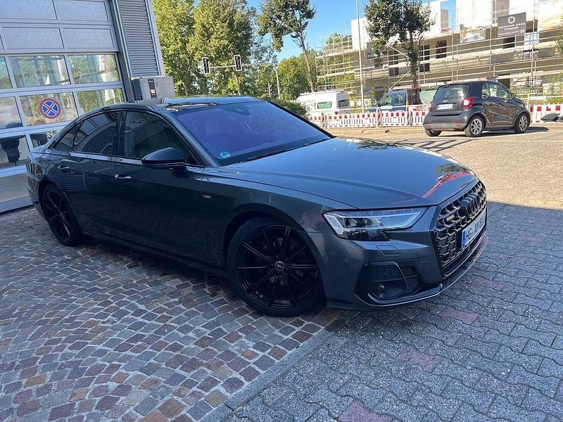 Grau Gebraucht 2023 Audi A8 S-Line Limousine | 63.500 € (Etwas zu teuer) - Bild 1/4
