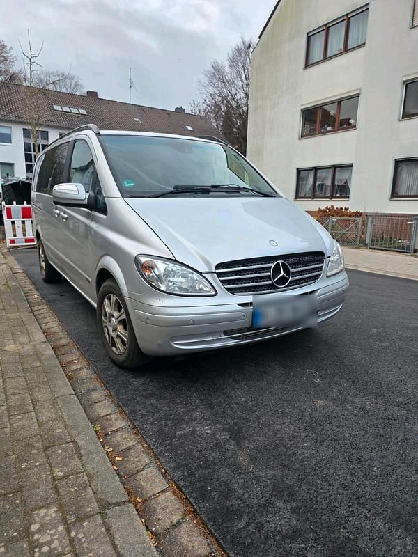 Silber Gebraucht 2010 Mercedes Viano Van / Kleinbus | 9.200 € (Superpreis) - Bild 1/4