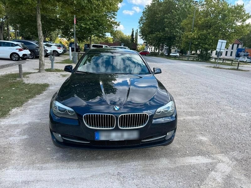 Blau Gebraucht 2011 BMW 530 Kombi | 5.900 € (Superpreis) - Bild 1/4