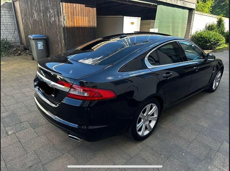 Schwarz Gebraucht 2009 Jaguar XF Premium Luxury Limousine | 5.700 € (Fairer Preis) - Bild 1/4