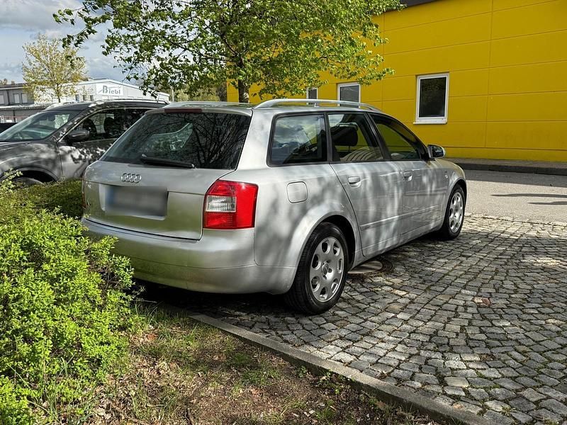 Second-hand Audi A4 105 CP (77 kW) 2004 Gri Hatchback