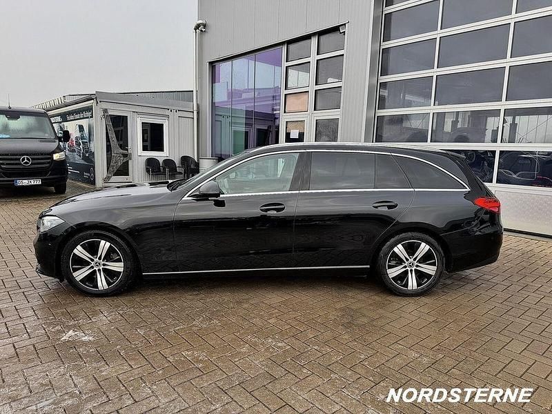 Gebraucht Mercedes C200 Avantgarde 163 PS (119 kW) 2023 Schwarz Limousine