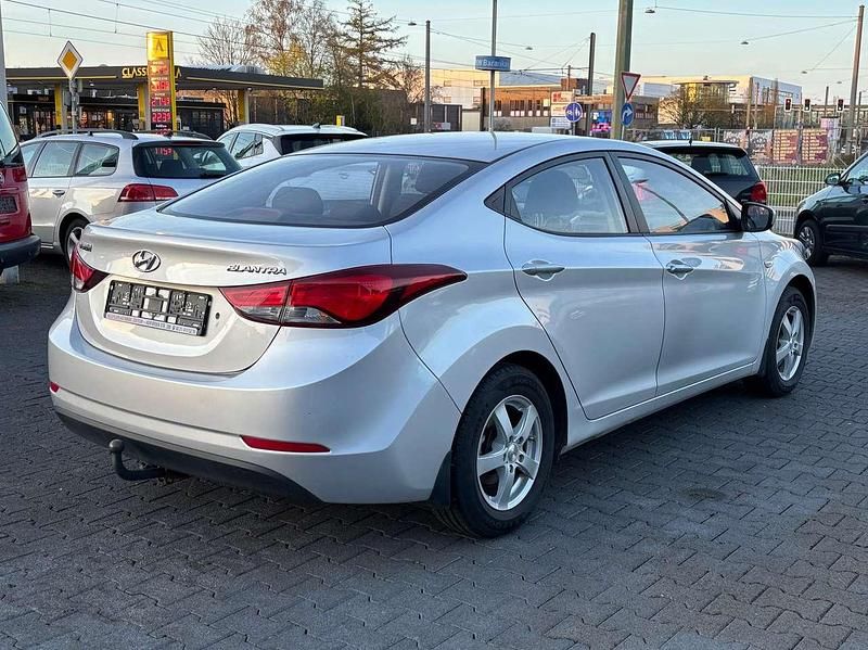 Gebraucht Hyundai Elantra 133 PS (97 kW) 2015 Silber Limousine
