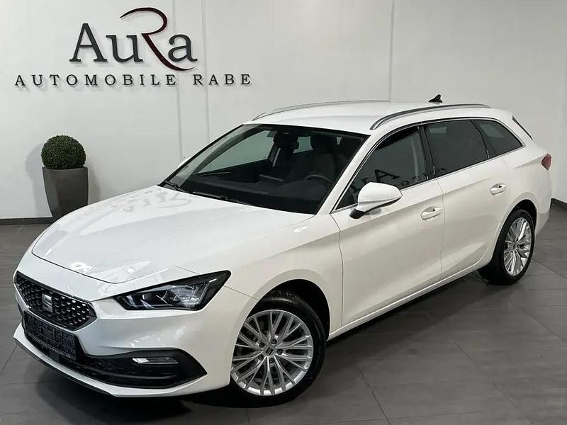 Weiß Gebraucht 2023 Seat Leon XCELLENCE Kombi | 22.749 € (Fairer Preis) - Bild 1/4