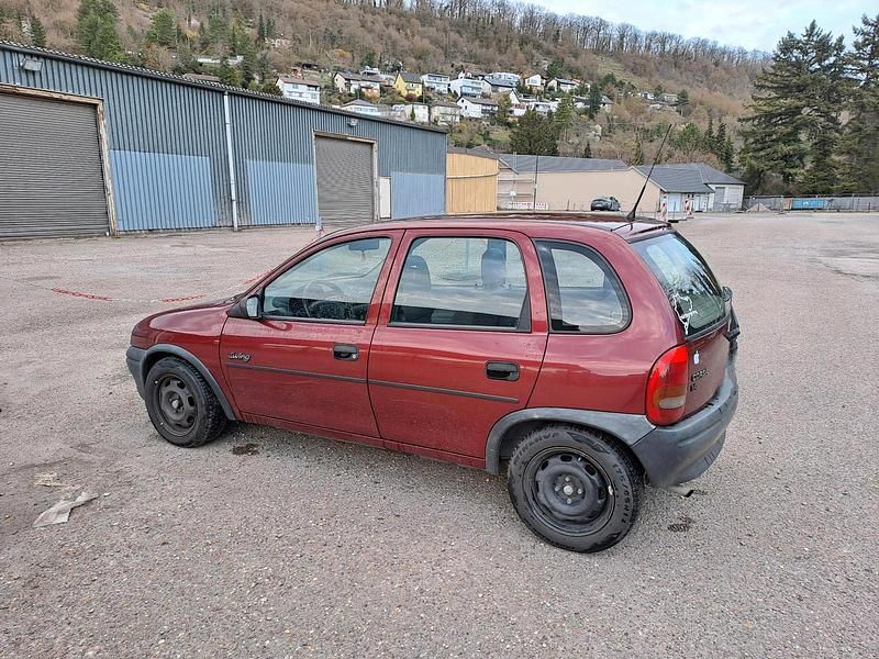Rot Gebraucht 1996 Opel Corsa Swing Kleinwagen | 1.100 € (Etwas zu teuer) - Bild 1/4