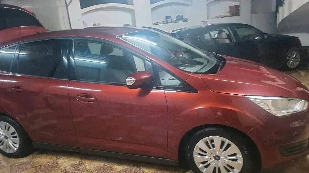 Używany Ford C-MAX Titanium 101 KM (74 kW) 2016 Czerwony Minivan