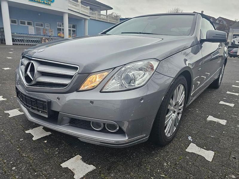 Silber Gebraucht 2010 Mercedes E200 Cabrio | 13.990 € (Fairer Preis) - Bild 1/4