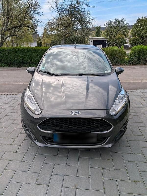 Gebraucht Ford Fiesta Titanium 101 PS (74 kW) 2017 Grau Limousine