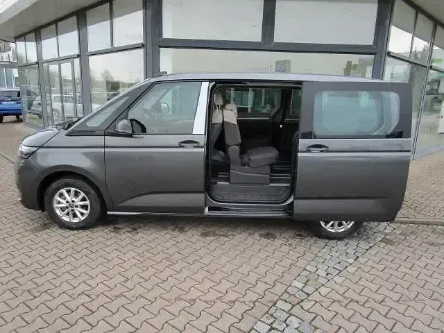 Gebraucht VW Multivan Life 110 PS (80 kW) 2024 Grau Van / Kleinbus