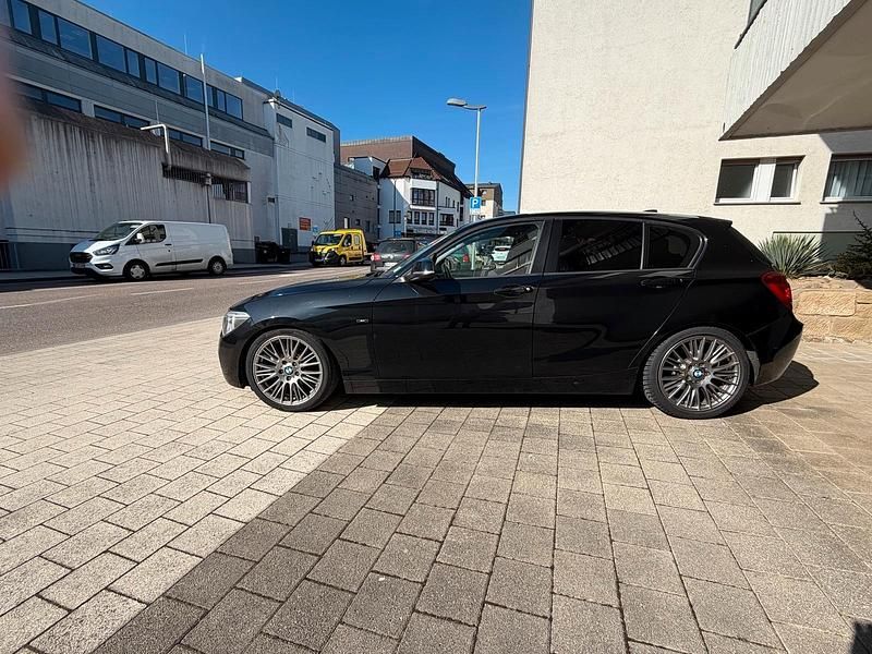 Gebraucht BMW 118 Sport Line 142 PS (104 kW) 2014 Schwarz Kleinwagen
