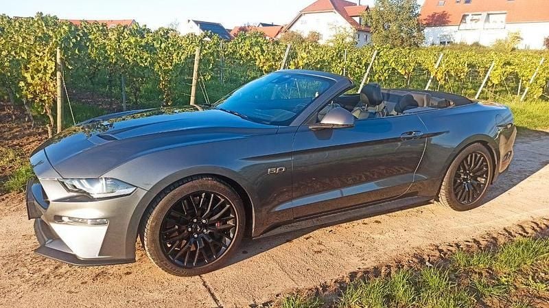 Grau Gebraucht 2022 Ford Mustang GT Convertible Cabrio | 47.900 € (Fairer Preis) - Bild 1/4