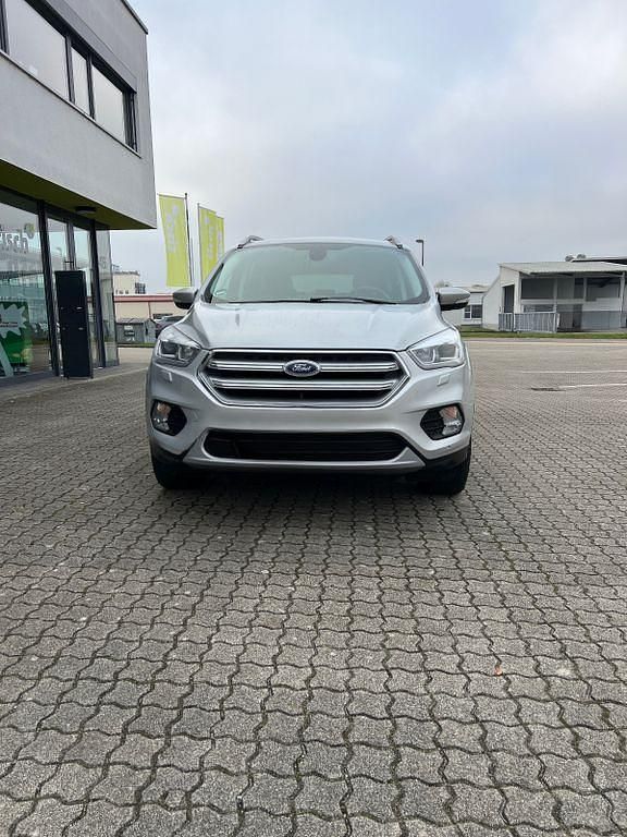 Gebraucht Ford Kuga Titanium 175 PS (128 kW) 2019 Silber SUV