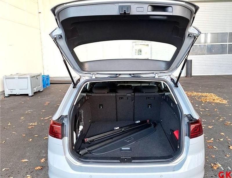 Gebraucht VW Passat Business 150 PS (110 kW) 2021 Mondsteingrau Kombi