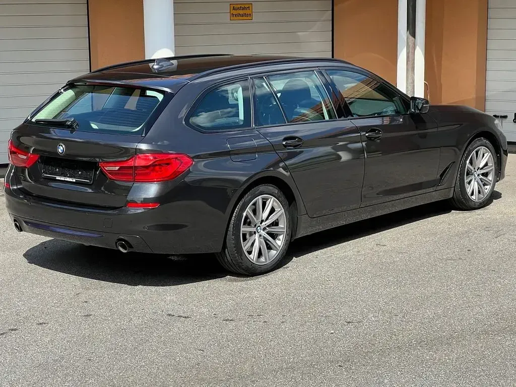 Gebraucht BMW 520 Sport Line 190 PS (139 kW) 2017 Grau Limousine