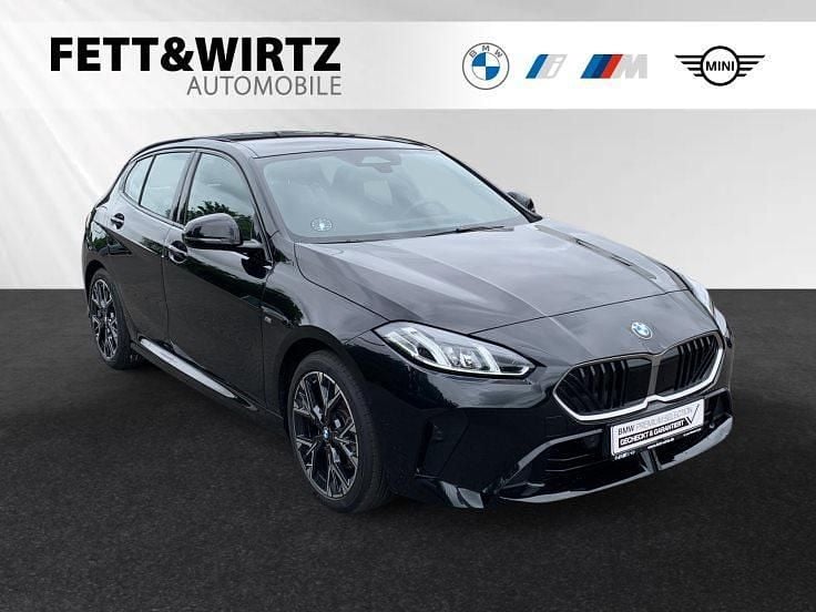 Saphirschwarz metallic Gebraucht 2024 BMW 120 M Sport Kleinwagen | 32.490 € (Superpreis) - Bild 1/3