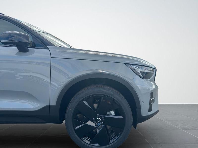 Neu Volvo XC40 Plus 163 PS (119 kW) 2025 Vapour grey SUV