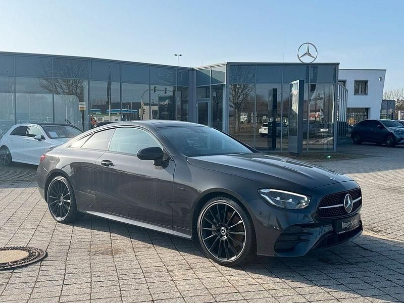 Gebraucht Mercedes E200 AMG line 197 PS (144 kW) 2023 Metalliclack graphitgrau Coupé