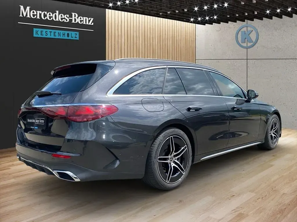 Gebraucht Mercedes E300 AMG 197 PS (144 kW) 2024 Lack graphitgrau Kombi