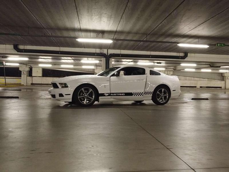 Gebraucht Ford Mustang Fastback 317 PS (233 kW) 2012 Weiß Coupé