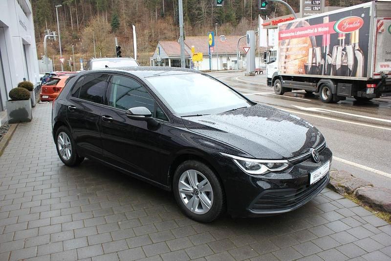 Gebraucht VW Golf VIII Life 110 PS (80 kW) 2021 Deep black perleffekt Limousine