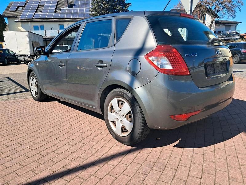 Second-hand Kia Ceed 2011 Gri Hatchback