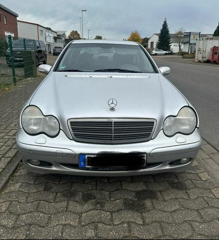 Silber Gebraucht 2002 Mercedes C180 Limousine | 899 € - Bild 1/4
