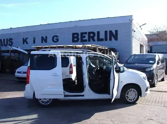 Gebraucht Opel Combo Life Edition 131 PS (96 kW) 2019 White jade Van / Kleinbus