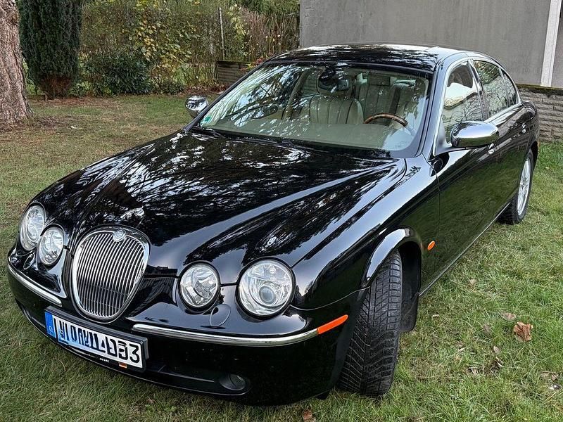 Schwarz Gebraucht 2005 Jaguar S-Type Executive Limousine | 8.900 € - Bild 1/4