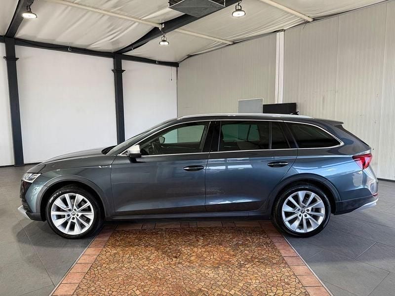 Gebraucht Skoda Octavia Scout 4x4 200 PS (147 kW) 2021 Grau Kombi