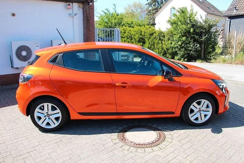 Usata Renault Clio V Evolution 143 CV (105 kW) 2025 Arancione Berlina