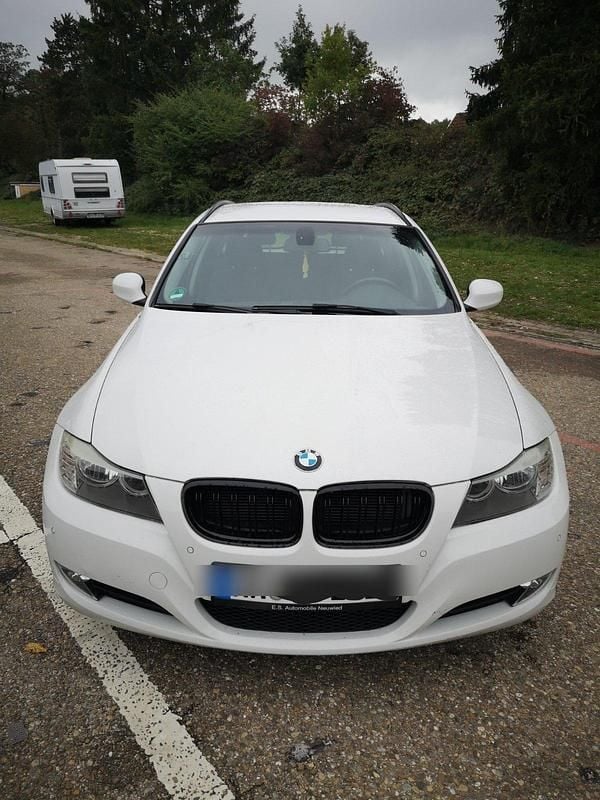 Weiß Gebraucht 2012 BMW 320 Kombi | 8.000 € (Superpreis) - Bild 1/4