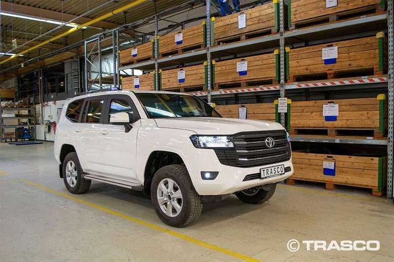 White pearl Neu 2025 Toyota Land Cruiser SUV | 404.600 € - Bild 1/4