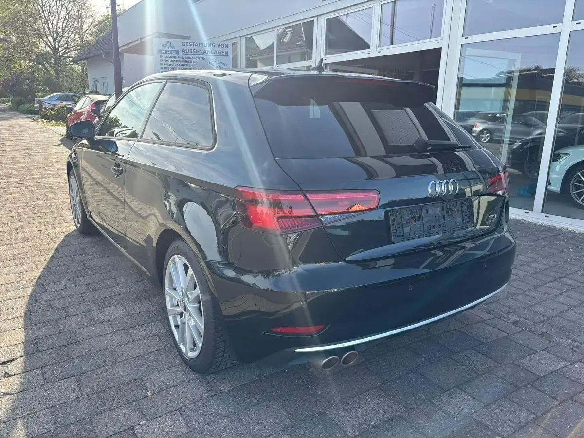 Używany Audi A3 Sport 150 KM (110 kW) 2017 Czarny Sedan/Limuzyna